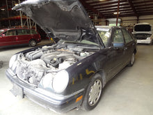 Load image into Gallery viewer, GRILL Mercedes E300D E320 E55 1996 96 1997 97 98 99 - NW98536

