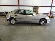 Load image into Gallery viewer, Vacuum Pump  MERCEDES C-CLASS 1998 - NW189208
