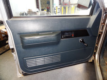 Load image into Gallery viewer, DOOR MIRROR MANUAL REMOTE 1500 Pickup 2500 Pickup 3500  88-00 Right - NW50698
