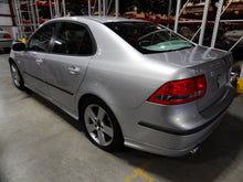 Load image into Gallery viewer, GRILLE Saab 9-3 2003 03 04 05 06 07 Upper End Left - NW98655
