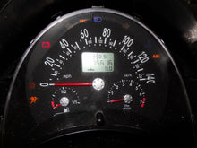Load image into Gallery viewer, Radio Beetle 2002 02 2003 03 2004 04 - NW140069
