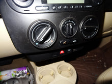 Load image into Gallery viewer, Radio Beetle 2002 02 2003 03 2004 04 - NW140069
