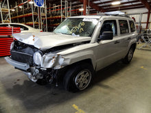 Load image into Gallery viewer, HEADLIGHT LAMP ASSEMBLY Jeep Compass Patriot 2007-2014 Right - NW102042
