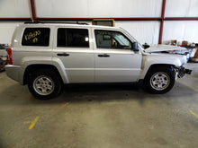 Load image into Gallery viewer, HEADLIGHT LAMP ASSEMBLY Jeep Compass Patriot 2007-2014 Right - NW102042
