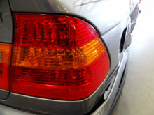 Load image into Gallery viewer, FENDER BMW 320i 330i 325i 02 03 04 05 Right - NW76194
