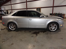 Load image into Gallery viewer, CD CHANGER Audi A4 S4 2003 03 2004 04 2005 05 06 07 08 - NW136000
