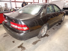 Load image into Gallery viewer, CD CHANGER LEXUS ES300 1997 97 1998 98 99 00 01 - NW138066

