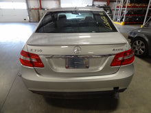 Load image into Gallery viewer, FRONT SPINDLE KNUCKLE E250 Van E250D E300 E350 E400 E550 12-16 AWD Right - NW166562
