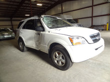 Load image into Gallery viewer, RADIATOR FAN ASSEMBLY Kia Sorento 2007 07 2008 08 2009 09 - NW64183
