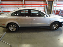 Load image into Gallery viewer, PARKLAMP Volkswagen Passat 2001 01 2002 02 2003 03 2004 04 2005 05 Left. - NW83695
