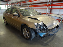Load image into Gallery viewer, RADIO Honda Accord 2004 04 05 06 07 AM FM 6 CD - NW137507
