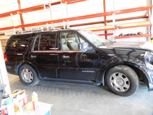 Load image into Gallery viewer, TRANSFER CASE Lincoln Navigator 2006 06 - NW176581
