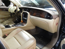 Load image into Gallery viewer, BODY CONTROL MODULE BCM COMPUTER Vanden Pl XJ8 XJ8L XJR 05-07 - NW33151
