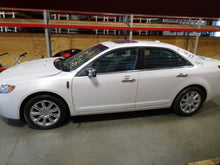 Load image into Gallery viewer, [INVENTORYCAR_YEAR_MAKE_MODEL] FOG LAMP LIGHT - NW81687
