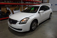 Load image into Gallery viewer, Fog Light Sentra Maxima Rogue 2007 07 2008 08 2009 09 10 11 12 13 Right - NW292593
