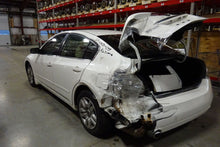 Load image into Gallery viewer, Fog Light Sentra Maxima Rogue 2007 07 2008 08 2009 09 10 11 12 13 Right - NW292593
