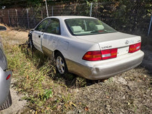 Load image into Gallery viewer, AC COMPRESSOR Camry Avalon ES300 Solara 94 95 96 - 03 - MM2543975
