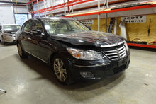 Load image into Gallery viewer, Radiator Hyundai Genesis 2011 - NW132167
