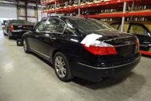 Load image into Gallery viewer, Radiator Hyundai Genesis 2011 - NW132167
