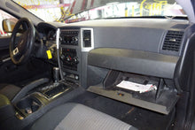 Load image into Gallery viewer, Fog Light Aspen Grand Cherokee Durango Dakota 2005 05 2006 06 07 08 09 10 - NW81579
