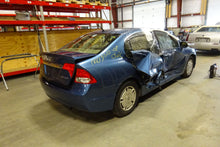 Load image into Gallery viewer, RADIATOR Honda Civic 06 07 08 09 10 11 - NW132225
