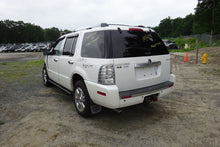 Load image into Gallery viewer, SIDE MARKER LAMP LIGHT Mountaineer 2002-2010 Bumper Mounted Right - NW81718
