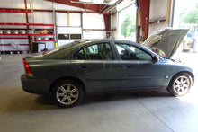 Load image into Gallery viewer, ECU ECM COMPUTER Volvo V70 S60 2001 01 02 NON TURBO - NW63046
