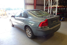 Load image into Gallery viewer, ECU ECM COMPUTER Volvo V70 S60 2001 01 02 NON TURBO - NW63046
