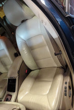Load image into Gallery viewer, AM FM 6 CD PLAYER Volvo C70 S80 V70 XC70 07 08 09 10 - NW140445
