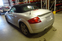 Load image into Gallery viewer, CD Changer Audi TT 2000 00 2001 01 02 03 04 05 06 - NW136224
