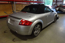 Load image into Gallery viewer, CD Changer Audi TT 2000 00 2001 01 02 03 04 05 06 - NW136224
