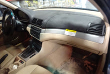 Load image into Gallery viewer, Fog Light BMW 320i 330i 325i 2002 02 2003 03 2004 04 2005 05 - NW82073
