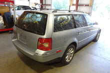 Load image into Gallery viewer, FOG LIGHT Volkswagen Passat 01 02 03 04 05 Right - NW83681
