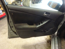 Load image into Gallery viewer, Fog Light Sentra Maxima Rogue 2007 07 2008 08 2009 09 10 11 12 13 Right - NW82530
