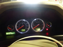 Load image into Gallery viewer, SIDE MARKER LAMP LIGHT C70 S60 S70 S80 XC70 99-06 Fender Mounted Right - NW83801
