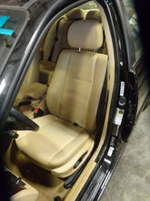 Load image into Gallery viewer, RADIO AM FM CD 330i 325i 2005 05 AM FM CD - NW136294
