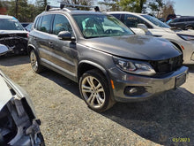 Load image into Gallery viewer, AC COMPRESSOR Audi TT Beetle Tiguan Jetta EOS 2009 09 2010 10 11 12 13 14 - MM2683694
