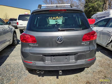 Load image into Gallery viewer, AC COMPRESSOR Audi TT Beetle Tiguan Jetta EOS 2009 09 2010 10 11 12 13 14 - MM2683694
