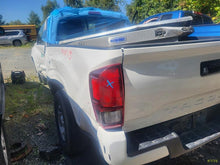 Load image into Gallery viewer, Radio Toyota Tacoma 2022 - MM2819965
