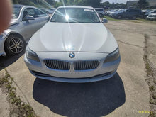 Load image into Gallery viewer, TRANSFER CASE BMW 528i 2012 12 - MM2810047
