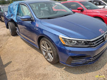 Load image into Gallery viewer, Grille Volkswagen Passat 2017 - MM2874306
