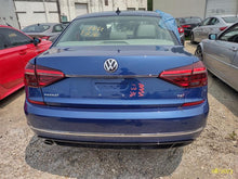 Load image into Gallery viewer, Grille Volkswagen Passat 2017 - MM2874306
