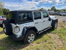 Load image into Gallery viewer, Alternator Jeep Wrangler 2021 - MM2820732
