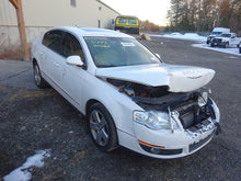 Load image into Gallery viewer, Fog Light Volkswagen Passat 2009 09 2010 10 Right - NW83689
