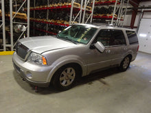 Load image into Gallery viewer, TRANSFER CASE Lincoln Navigator 2003 03 2004 04 - NW176573
