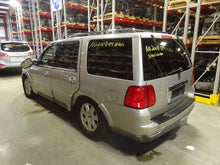 Load image into Gallery viewer, TRANSFER CASE Lincoln Navigator 2003 03 2004 04 - NW176573
