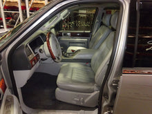 Load image into Gallery viewer, TRANSFER CASE Lincoln Navigator 2003 03 2004 04 - NW176573
