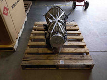 Load image into Gallery viewer, TRANSFER CASE Ford Expedition Lincoln Navigator 99 00 01 02 - NW176477
