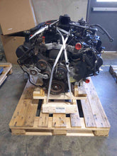 Load image into Gallery viewer, TRANSFER CASE Ford Expedition Lincoln Navigator 99 00 01 02 - NW176477
