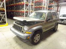 Load image into Gallery viewer, TURN SIGNAL LIGHT LAMP Jeep Liberty 05 06 07 Bumper Mounted Right - NW81624
